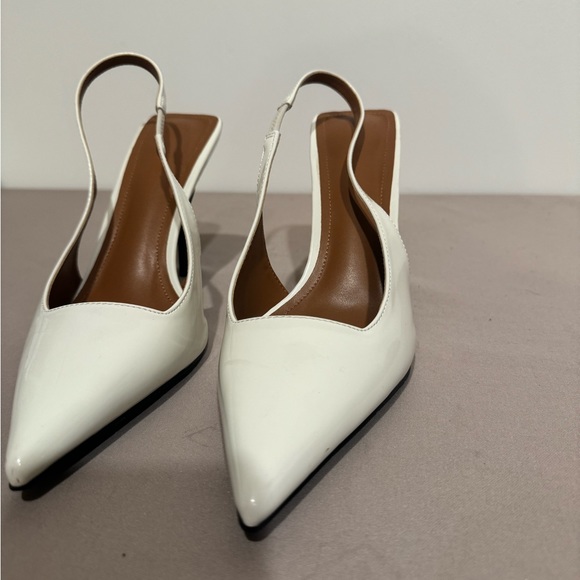 White shoes size 9 - Picture 11 of 16